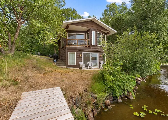 Cozy Rice Lake Cabin With Balcony And Grill And Views